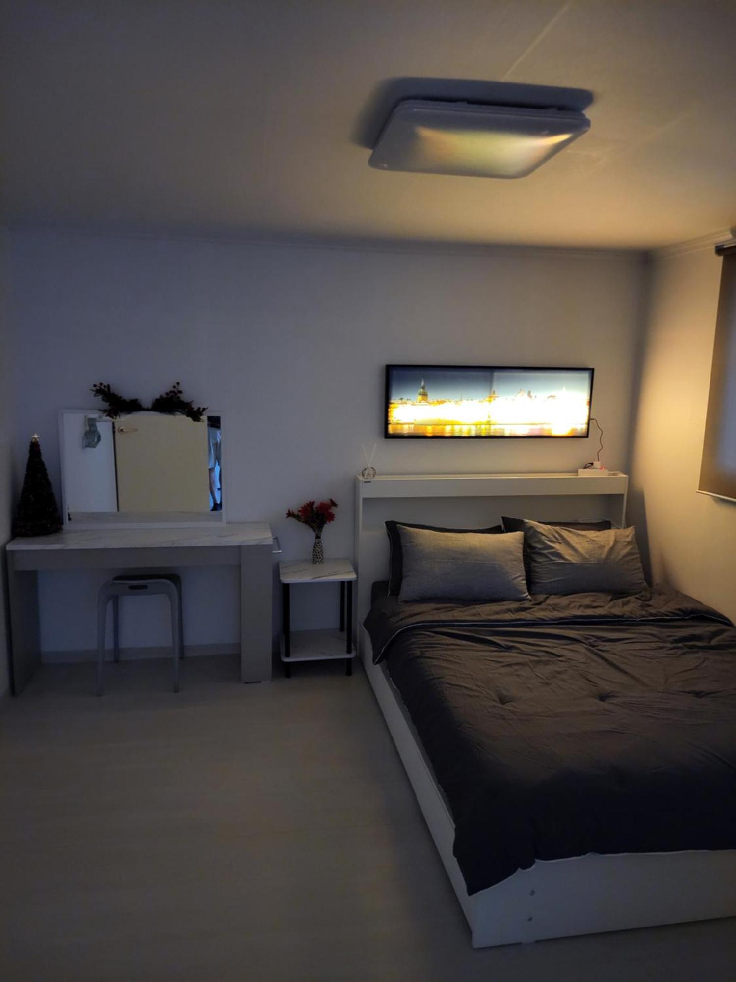 Newly Renovated Center Of #10 Apartment *
