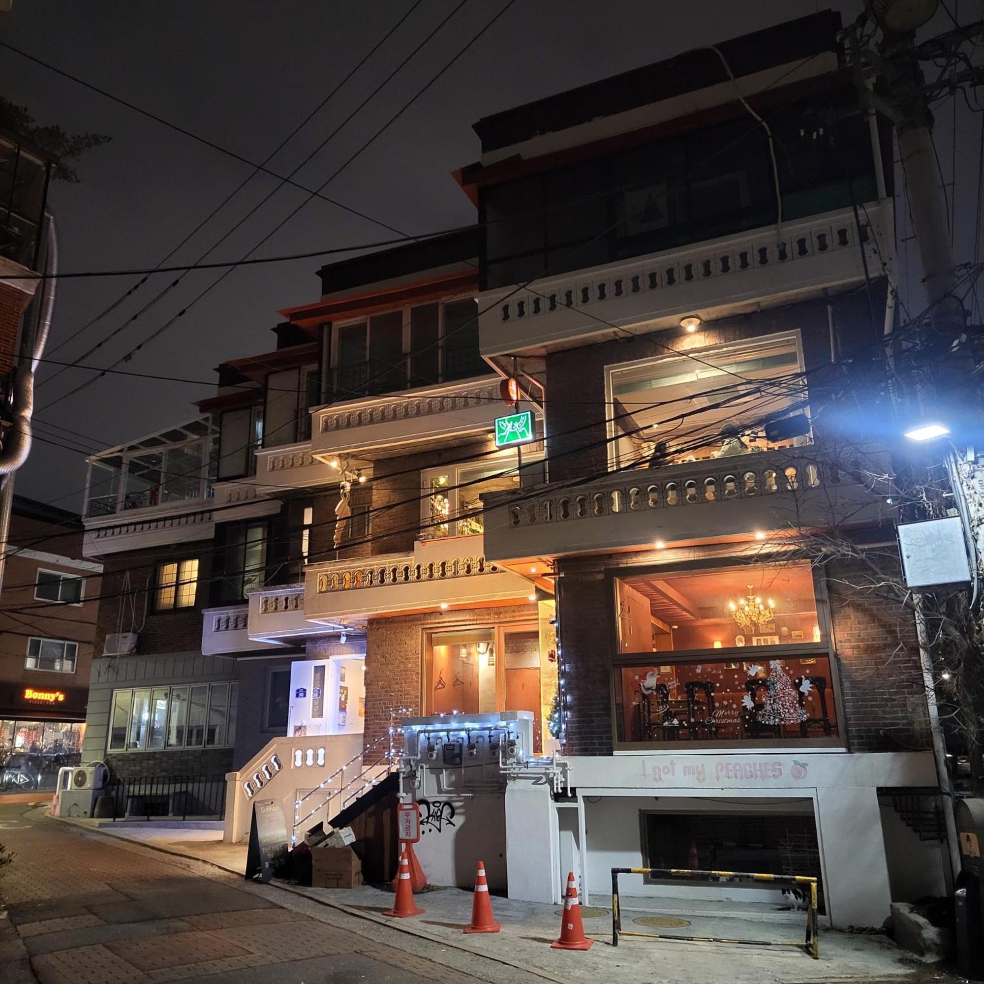 Newly Renovated Center Of #10 Apartment